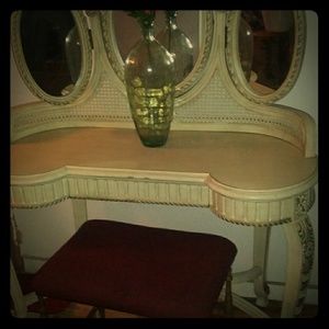 Vtg French kidney Vanity Table tri fold mirrors
